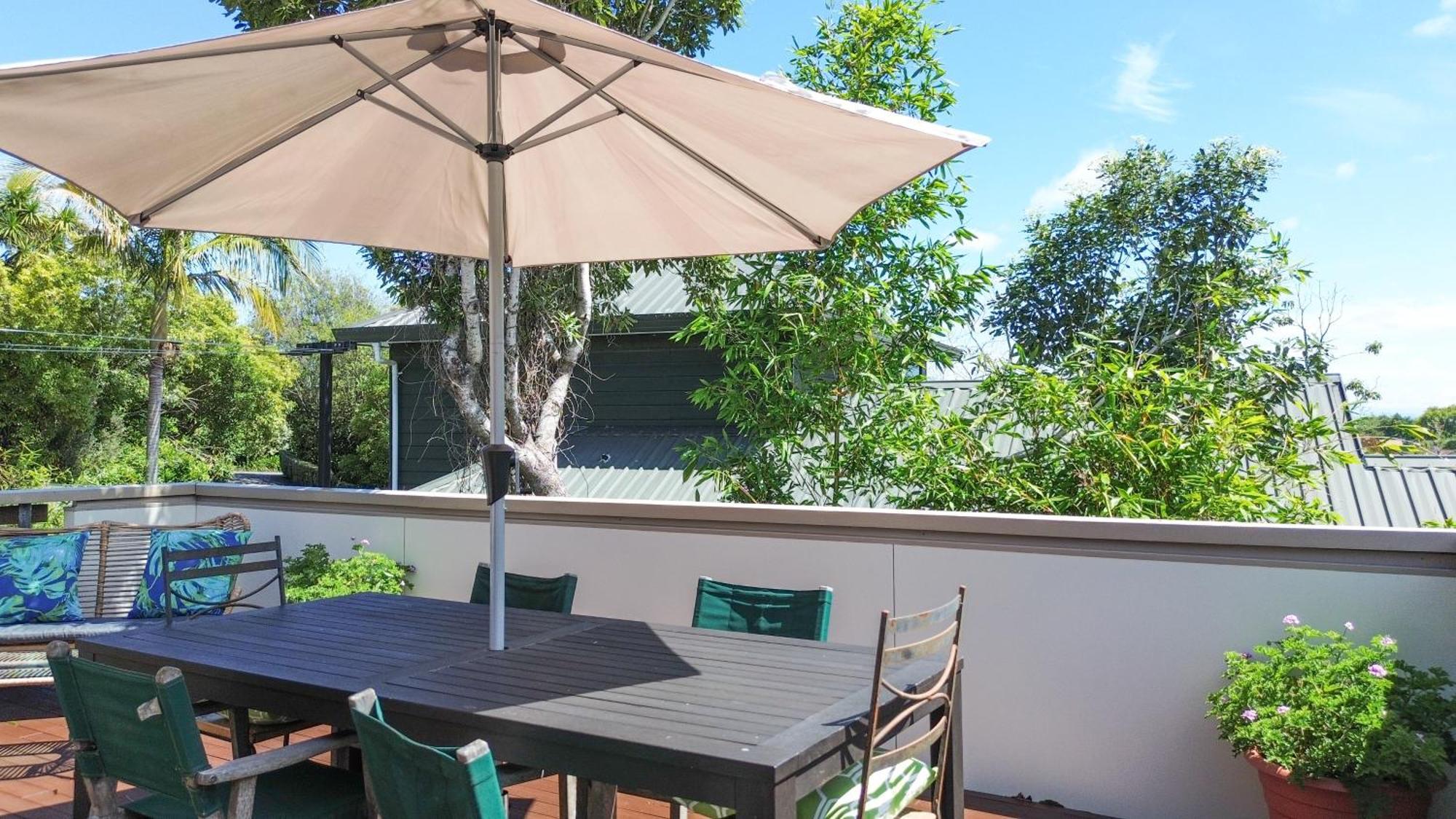 Large, Comfy, Stylish Apartment Havelock North Ngoại thất bức ảnh