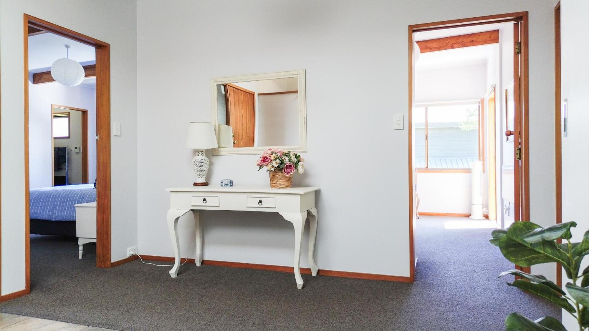Large, Comfy, Stylish Apartment Havelock North Ngoại thất bức ảnh
